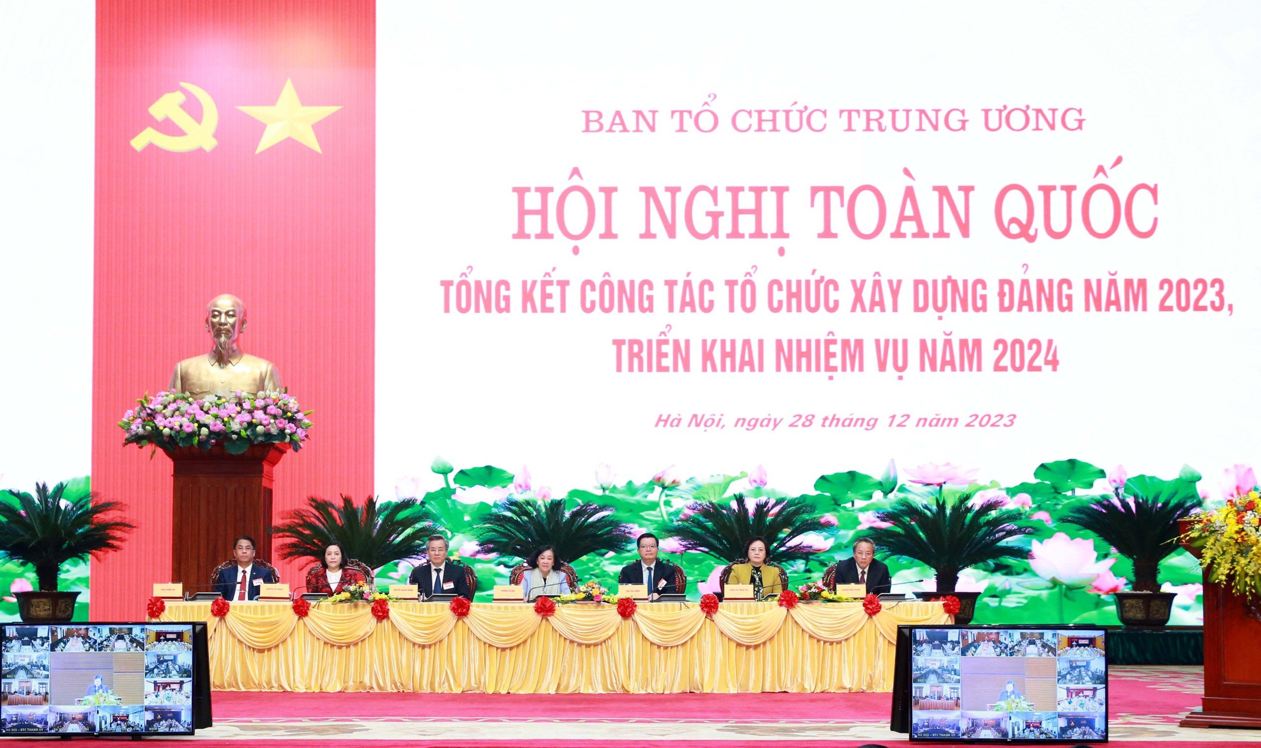 Các đồng chí Lãnh đạo Ban Tổ chức Trung ương chủ trì tại Hội nghị toàn quốc tổng kết công tác tổ chức xây dựng Đảng năm 2023, triển khai nhiệm vụ năm 2024.