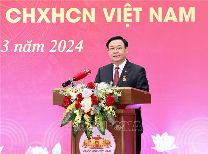 Chủ tịch Quốc hội Vương Đình Huệ phát biểu.