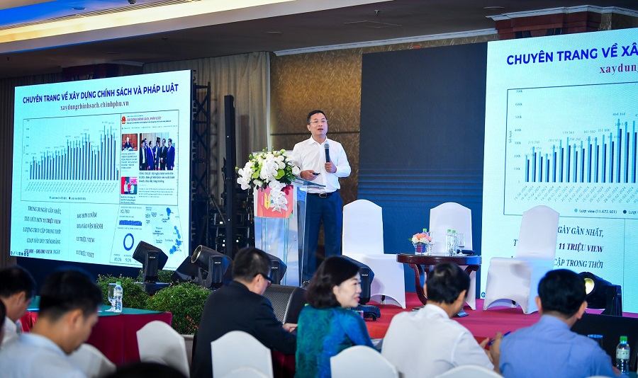 Ông Nguyễn Hồng Sâm - Tổng Giám đốc Cổng thông tin điện tử Chính phủ đã có tham luận về “sức hấp dẫn của truyền thông chính sách”.