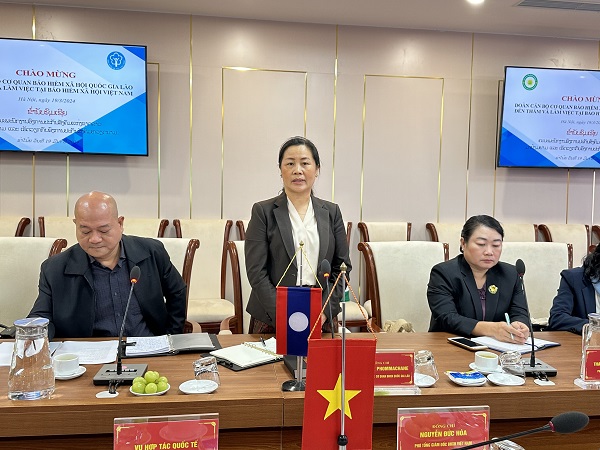 Phó Tổng Giám đốc cơ quan BHXH Quốc gia Lào Bouahome Phommachane phát biểu.