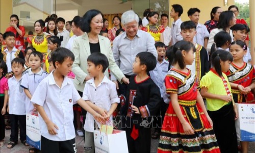 Thường trực Ban Bí thư, Trưởng Ban Tổ chức Trung ương Trương Thị Mai thăm, làm việc tại tỉnh Điện Biên