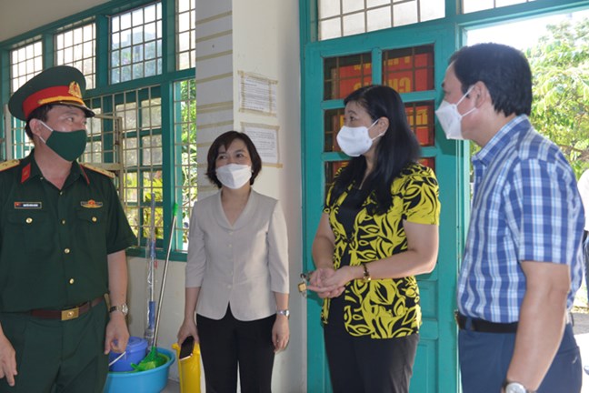 Chủ tịch Ủy ban MTTQ Việt Nam Thành phố Nguyễn Lan Hương từng đánh giá cao và yêu cầu nhân rộng toàn quận các mô hình tốt để góp phần ngăn chặn dịch bệnh.