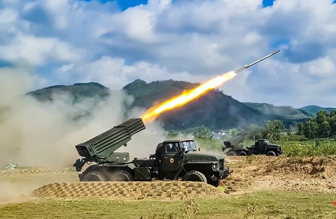 Lữ đoàn Pháo binh 168 diễn tập bắn đạn thật pháo BM-21, năm 2023.