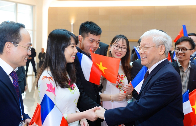 Tổng Bí thư Nguyễn Phú Trọng gặp gỡ trí thức trẻ Việt Nam tại Pháp (tháng 3/2018). Ảnh: qdnd.vn.