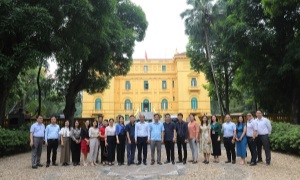 Chi bộ Cục Đào tạo, bồi dưỡng cán bộ (Ban Tổ chức Trung ương) sinh hoạt chuyên đề ngoại khóa về học tập và làm theo tư tưởng, đạo đức, phong cách Hồ Chí Minh