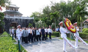 70 năm Chiến thắng Điện Biên Phủ: Lãnh đạo, nguyên lãnh đạo Đảng, Nhà nước tri ân các anh hùng liệt sĩ tại Nghĩa trang Liệt sĩ quốc gia A1.