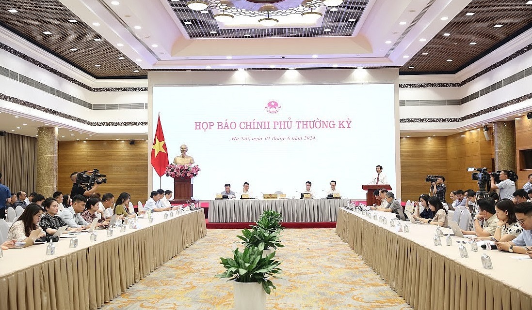 Toàn cảnh buổi họp báo.