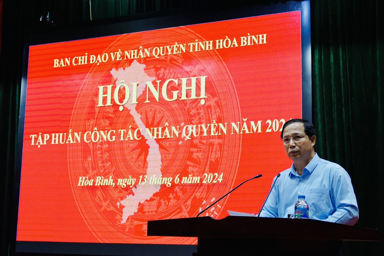 Phó Chủ tịch Thường trực UBND tỉnh Hòa Bình Nguyễn Văn Toàn phát biểu tại Hội nghị