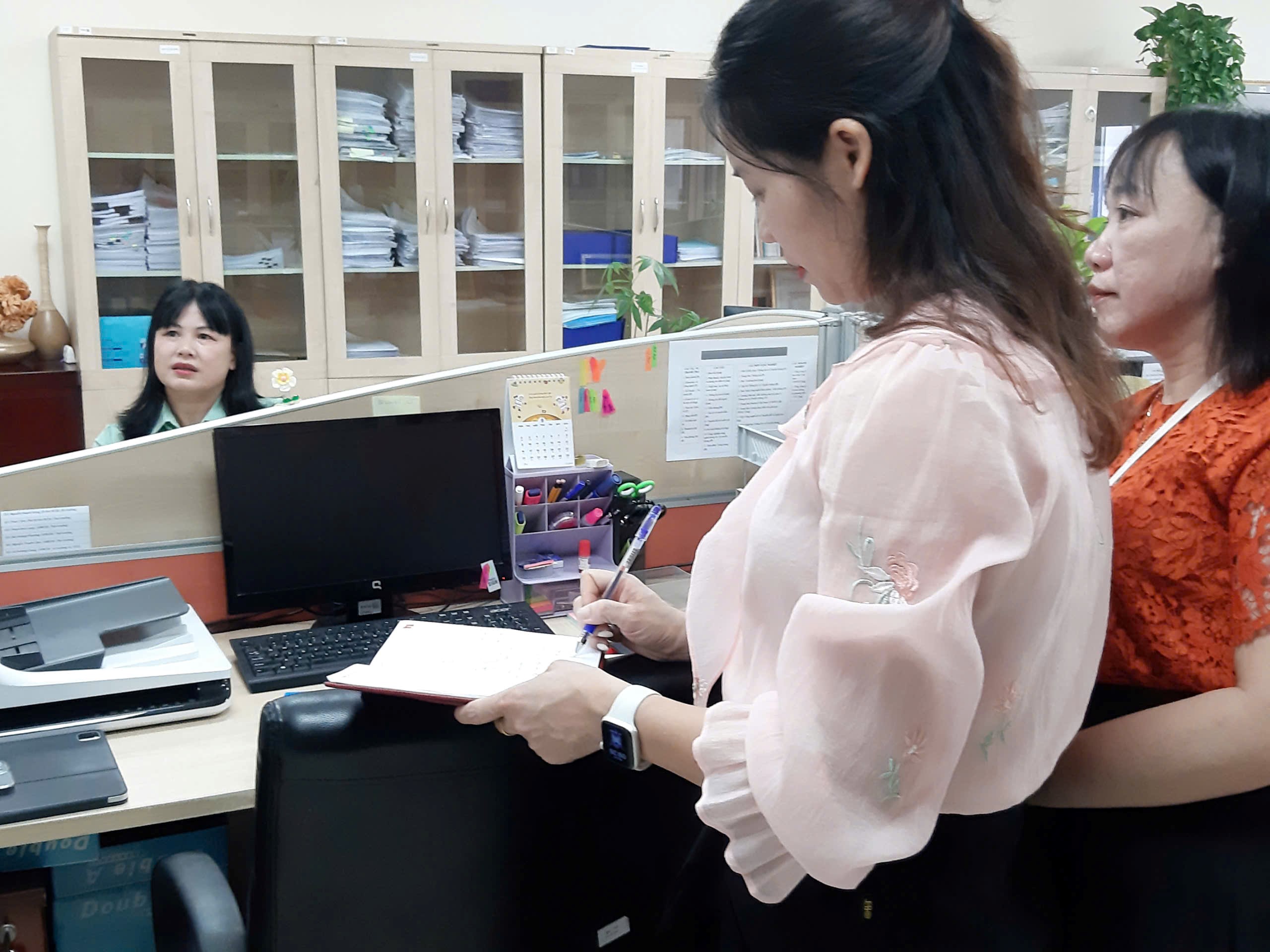 Đoàn công tác kiểm tra, hướng dẫn công tác văn thư, lưu trữ
            tại Văn phòng Ban cán sự đảng Bộ Thông tin và Truyền thông.