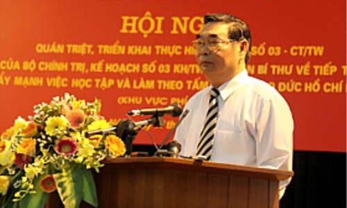 Học tập và làm theo tấm gương đạo đức Hồ Chí Minh là nhiệm vụ thường xuyên trong Đảng và xã hội
