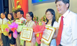 Tặng thưởng 33 tác phẩm về “Học tập và làm theo tấm gương đạo đức Hồ Chí Minh”