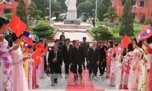 Quan hệ hữu nghị vĩ đại, đoàn kết đặc biệt Lào - Việt Nam phát triển lên tầm cao mới