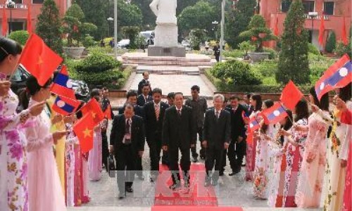 Quan hệ hữu nghị vĩ đại, đoàn kết đặc biệt Lào - Việt Nam phát triển lên tầm cao mới