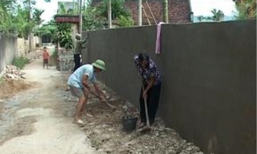 Thực hiện Nghị quyết Trung ương 4 (khóa XI) gắn với học, làm theo tấm gương Bác Hồ