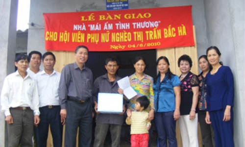 Phụ nữ vùng cao Bắc Hà thoát nghèo nhờ học và làm theo Bác