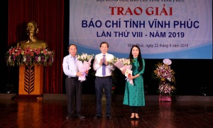 Trao Giải Báo chí tỉnh Vĩnh Phúc lần thứ VIII - năm 2019 và trao Kỷ niệm chương "Vì sự nghiệp báo chí Việt Nam"