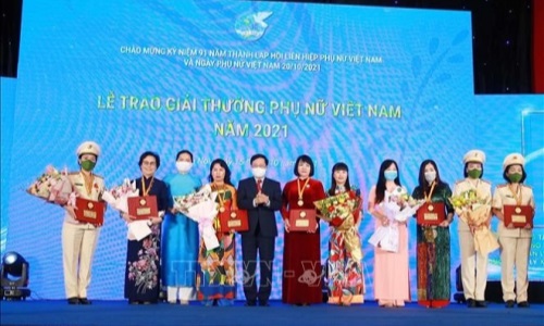 Thực hiện tốt hơn nữa các chính sách đối với sự phát triển của phụ nữ