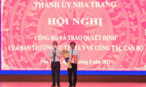 Ủy viên dự khuyết Trung ương Đảng Hồ Văn Mừng giữ chức Bí thư Thành ủy Nha Trang