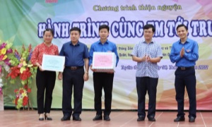 Hành trình “Cùng em đến trường”