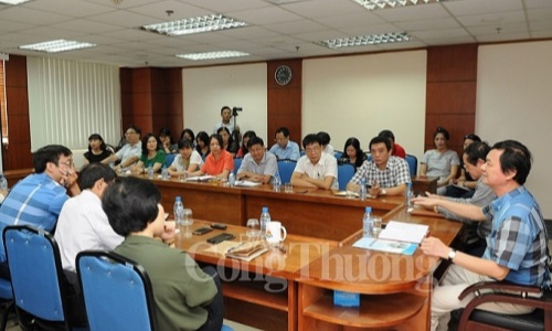Đảng bộ Báo Công thương sinh hoạt chuyên đề về vai trò của Đảng trong lãnh đạo tiến trình hội nhập kinh tế quốc tế