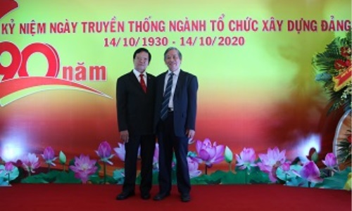 Chuyện bây giờ mới kể