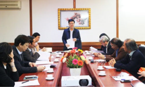 Thảo luận quy chế làm việc của Hội đồng sơ khảo và Hội đồng chung khảo Giải Búa liềm vàng
