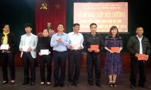 Tháo gỡ khó khăn trong phát triển đảng viên ở khu dân cư huyện Lâm Thao