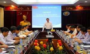Tăng cường tổng kết thực tiễn và nghiên cứu lý luận về công tác cán bộ trong tình hình mới