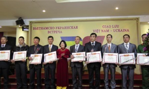 Những người con xa Tổ quốc học tập và làm theo Bác Hồ