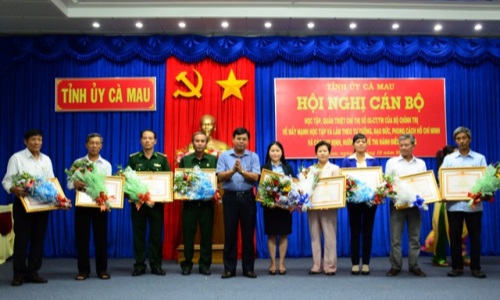 Đảng bộ Cà Mau coi trọng nâng cao năng lực lãnh đạo, sức chiến đấu của tổ chức đảng