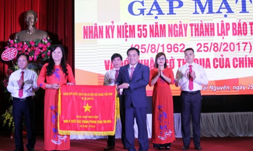 Báo Thái Nguyên gặp mặt nhân kỷ niệm 55 năm Ngày thành lập và đón nhận Cờ thi đua của Chính phủ