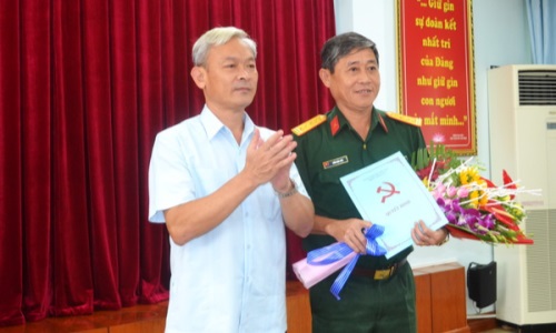 Triển khai các quyết định của Ban Bí thư về công tác cán bộ