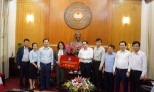 BHXH Việt Nam trao 2 tỷ đồng ủng hộ phòng, chống dịch COVID-19