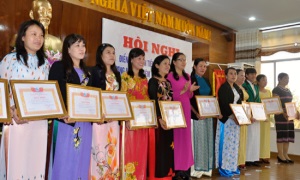 Thực hiện Nghị quyết Trung ương 3 (khóa VIII): Thành công trong công tác cán bộ nữ