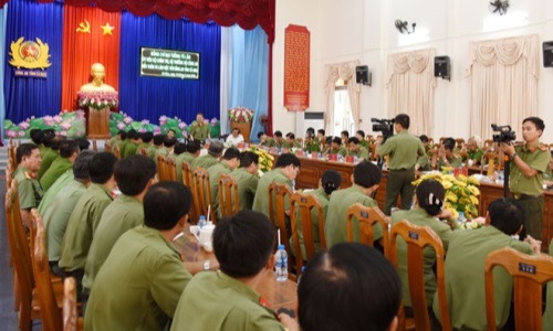 Chiến sỹ Công an tỉnh Cà Mau học Bác “Mỗi ngày làm một việc tốt vì dân”